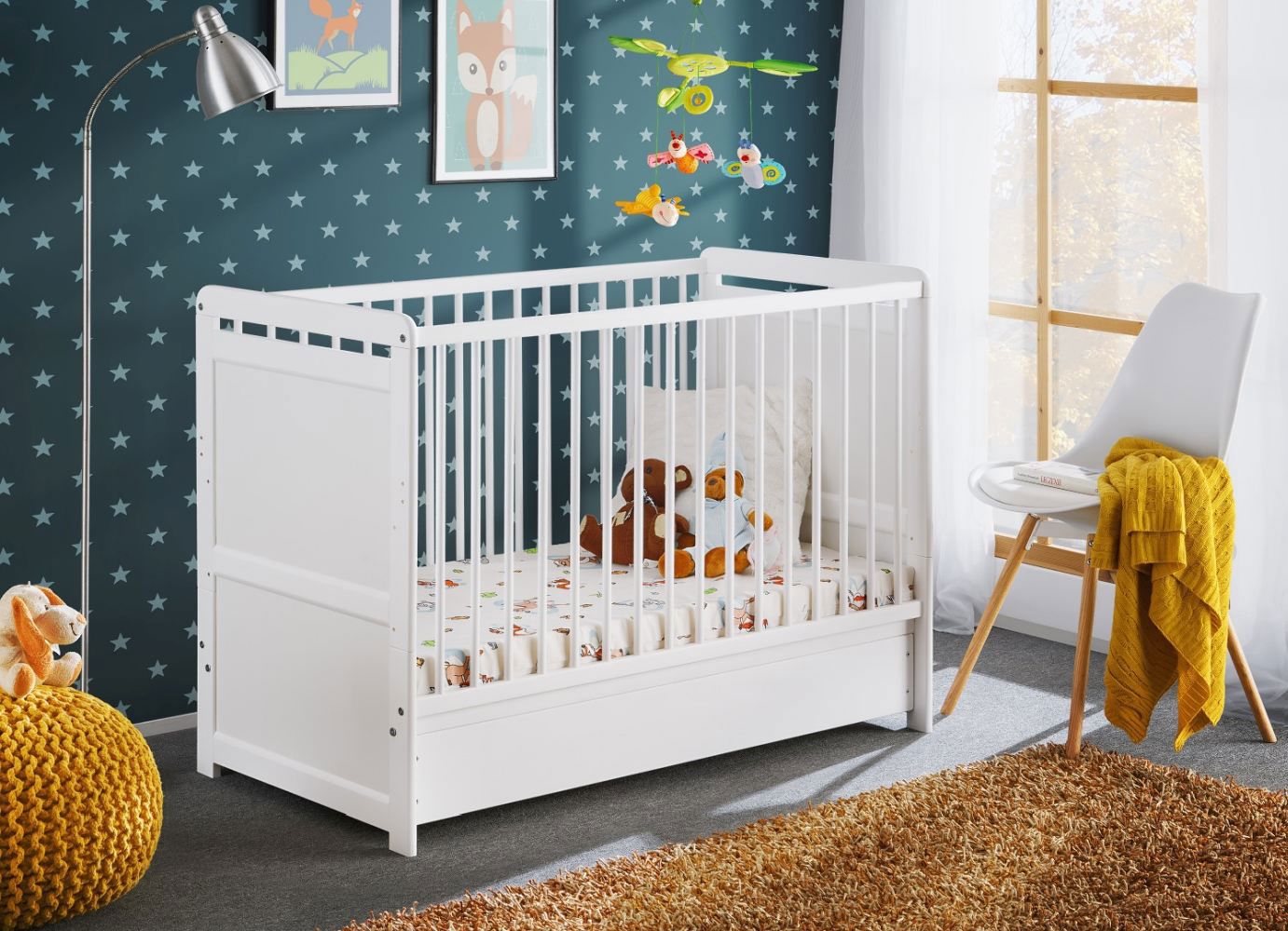 Babybett / Gitterbett aus echtem Kieferholz Avaldsnes 12, Farbe: Weiß - Abmessungen: 90 x 124 x 67 cm (H x B x T), mit einer Schublade