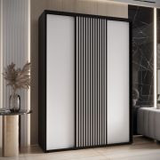 Kleiderschrank Tharo mit Schiebetüren in Weiß/Schwarz gehalten, 235,2 170 x 45 cm, viel Stauraum, auch für Wohnzimmer geeignet, Einlegeböden