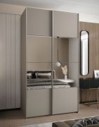 Kleiderschrank / Schiebetürenschrank | Farbe: Kaschmir | Spiegel | Soft-Close | 2 Kleiderstangen | 245,5 x 140 x 64 cm | 2 Schiebetüren | 6 Fächer