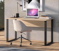 Schreibtisch | Farbe: Eiche Lindberg | große Arbeitsfläche | 138 x 68 x 77 cm | für Büro und Homeoffice | modernes Design | ABS-Kanten | Beine: Schwarz