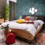 Schlafzimmer Komplett - Set A Crina, 6-teilig, Farbe: Eiche Artisan / Grau, ABS-Kanten, ein Doppelbett, zwei Nachtkommoden, eine Kommode, ein Kleiderschrank und ein Spiegel