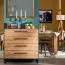Schlafzimmer Komplett - Set A Crina, 6-teilig, Farbe: Eiche Artisan / Grau, ABS-Kanten, ein Doppelbett, zwei Nachtkommoden, eine Kommode, ein Kleiderschrank und ein Spiegel
