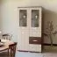 Vitrine Cikupa 26, Farbe: Nuss / Ulme - Abmessungen: 190 x 90 x 40 cm (H x B x T)