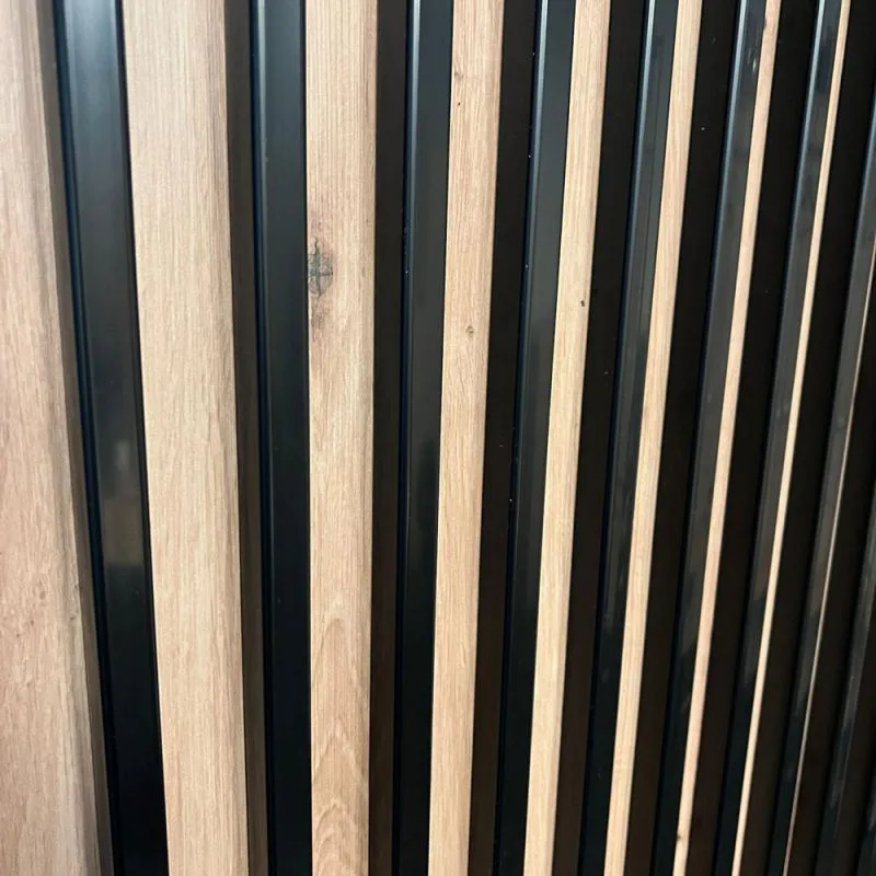 Kleiderschrank Tharo in Schwarz/Eiche, 235,2 x 100 x 45 cm, viel Stauraum, schwarze Metallgriffe, Schiebetüren, moderne Optik, Anti Staubbürsten