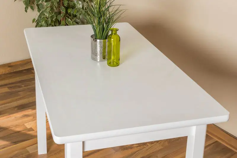 Weißer Tisch
