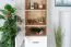 Vitrine Hohgant 09, Farbe: Eiche / Weiß - 209 x 50 x 42 cm (H x B x T)