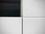 TV-Unterschrank mit drei Fächern Nese 05, Farbe: Weiß Hochglanz / Eiche San Remo - Abmessungen: 43 x 150 x 48 cm (H x B x T)