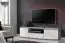 TV-Unterschrank mit drei Fächern Nese 05, Farbe: Weiß Hochglanz / Eiche San Remo - Abmessungen: 43 x 150 x 48 cm (H x B x T)