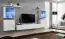Wohnwand mit zwei Hängevitrinen und zwei Hängeschränke Balestrand 209, Farbe: Weiß - Abmessungen: 160 x 320 x 40 cm (H x B x T), mit LED-Beleuchtung