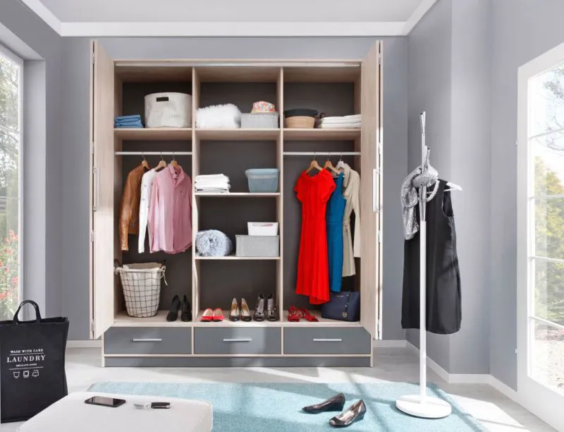 Kleiderschrank | 2 Drehtüren | 3 Schubladen | 8 Fächer | mit 3 Schubladen | 204 cm breit | Farbe: Eiche Abbildung