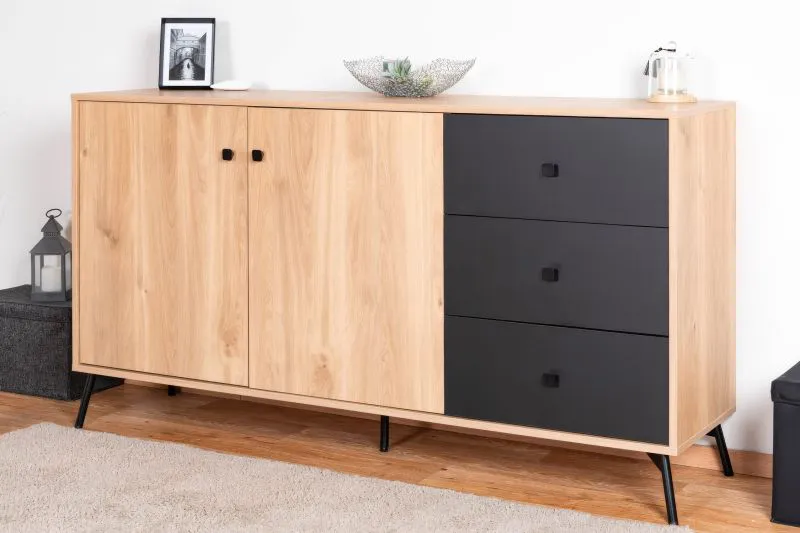 Kommode Lincolnia 04, Farbe: Eiche / Schwarz - Abmessungen: 85 x 160 x 40 cm (H x B x T), mit 2 Türen, 3 Schubladen und 4 Fächern