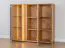 Vitrine Sienne 12 aus getöntem Glas und Massivholz Wildeiche, 115 x 135 x 37 cm, 3 Türen, 6 Einlegeböden, 9 Fächer, Holz: gebürstet, geölt, inkl. LED